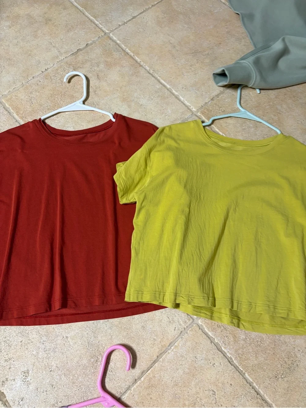 Lululemon cates tee bundle Sz 6 euc